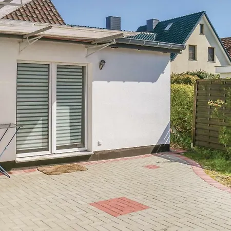 2 Bedroom Awesome In Prázdninový dům Zingst